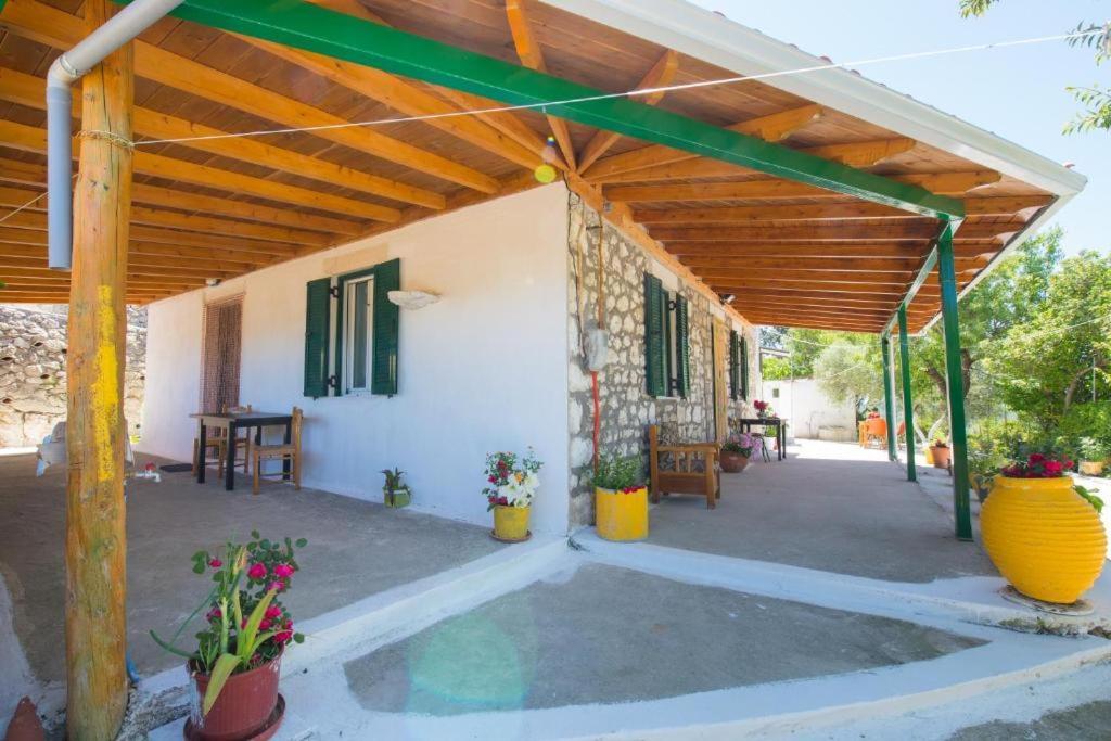 Πέτρινο Σπίτι Hotel Lazarata Ngoại thất bức ảnh