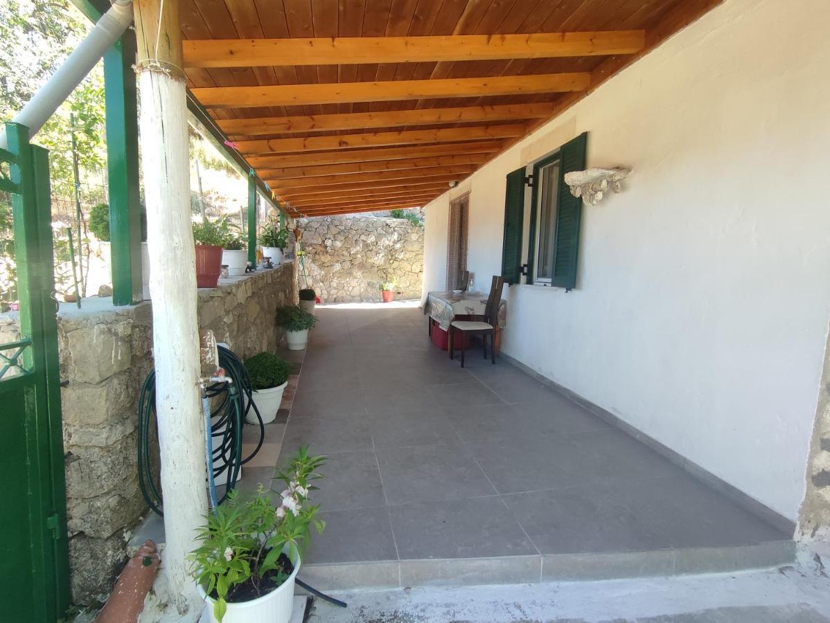 Πέτρινο Σπίτι Hotel Lazarata Ngoại thất bức ảnh